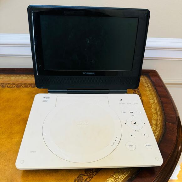 Toshiba SDP95S 9" LCD Widescrn Compact Travel Portable DVD Player Tested Working - Picture 2 of 9